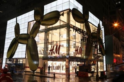 Jeff Koons in collaborazione con H&M