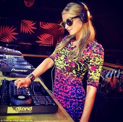 Paris Hilton suonerà al Just Cavalli di Milano